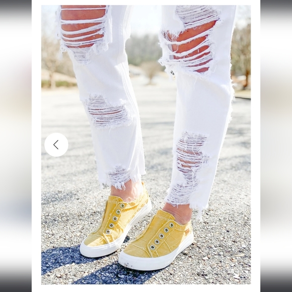 COPY - Cello Hot Girl Summer Heavily Distressed Cropped White Jeans NWT - Picture 6 of 11